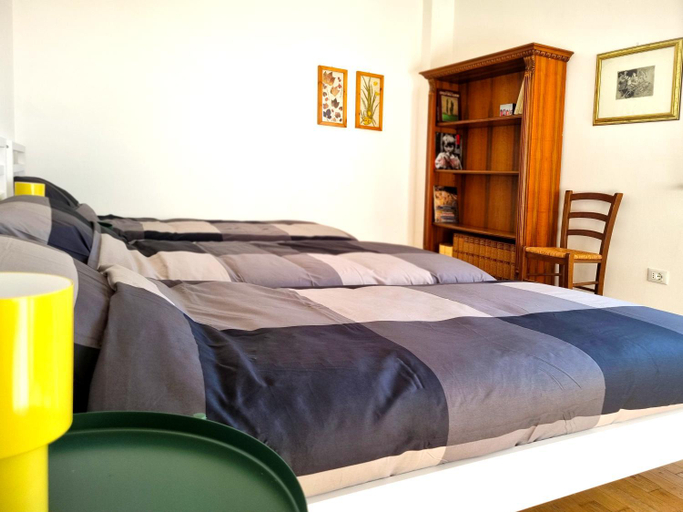 Bedroom 2, City Rooms, Pisa