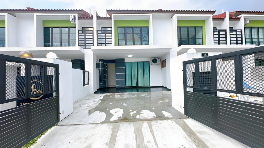 Exterior & Views