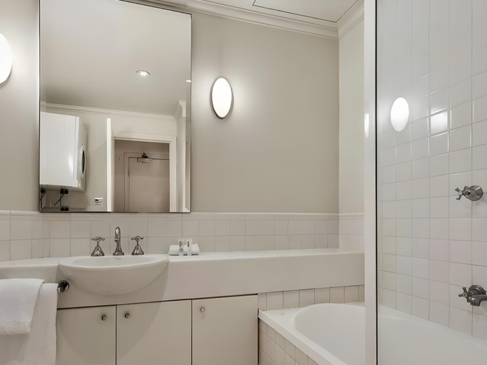 Bathroom 4, Comfort Apartments Melbourne Central, Melbourne