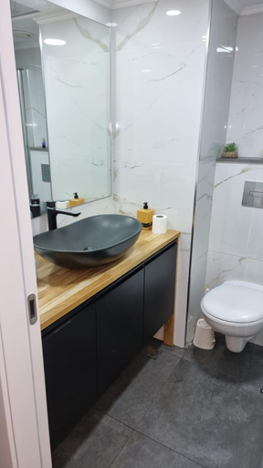 Bathroom 3, Kings Towers Hotel