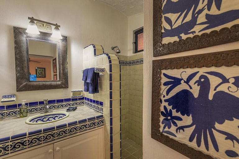 Bathroom 4, Casa del Sol Inn, Chapala