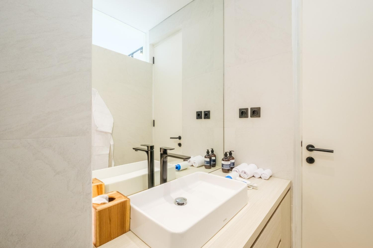 Bathroom 1, Oasis Smart Villa 3 Canggu, Badung