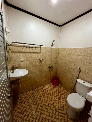 Bathroom 2, Gokhon Guest House, Samosir