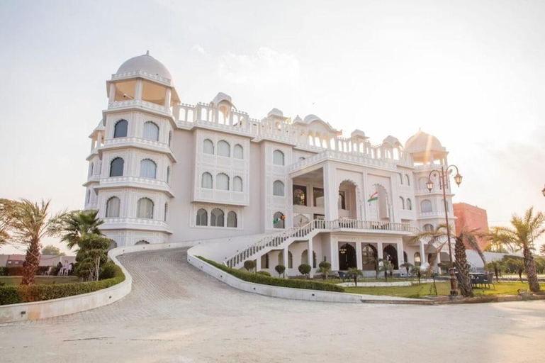 Exterior & Views