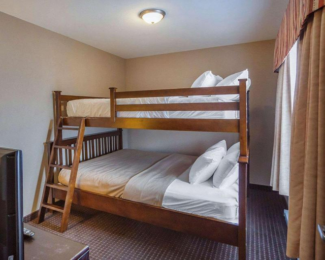 Bedroom 2, Prairie Moon Inn Sylvan Lake, Division No. 8