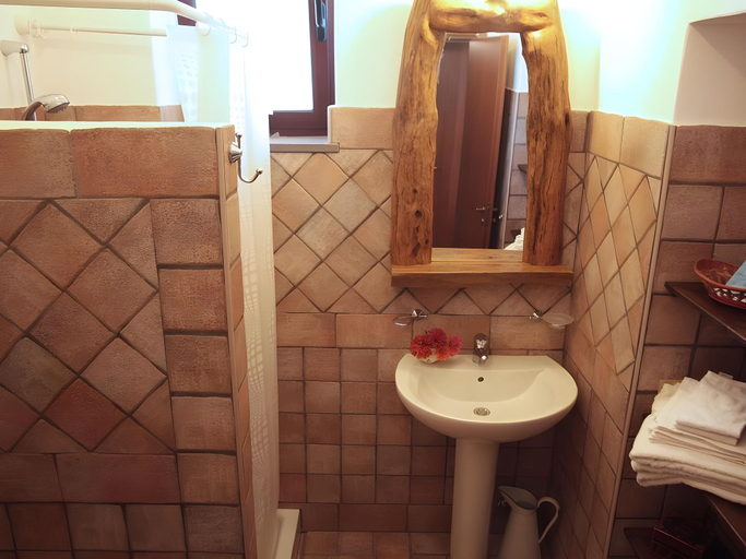 Bathroom 4, Al Belvedere Salina, Messina