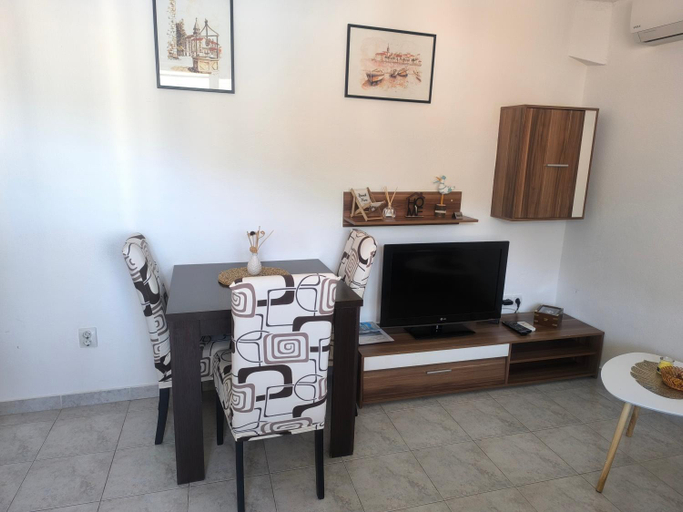 Others 2, Petrovic apartmani
