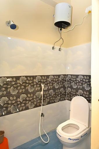 Bathroom 4, Jothi Mahal, Tiruvannamalai