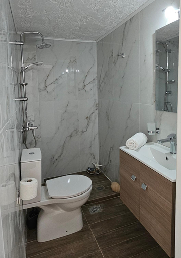 Bathroom 3, CENTRAL Amazona Apartments, Crete