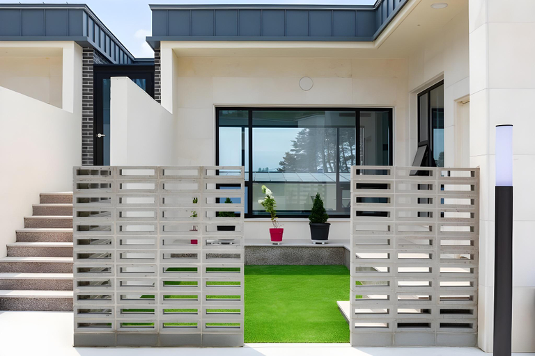 Exterior & Views