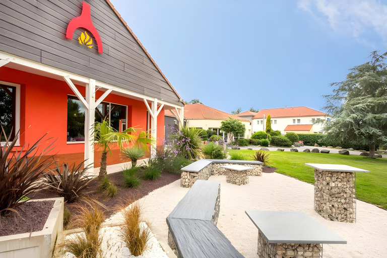 Exterior & Views