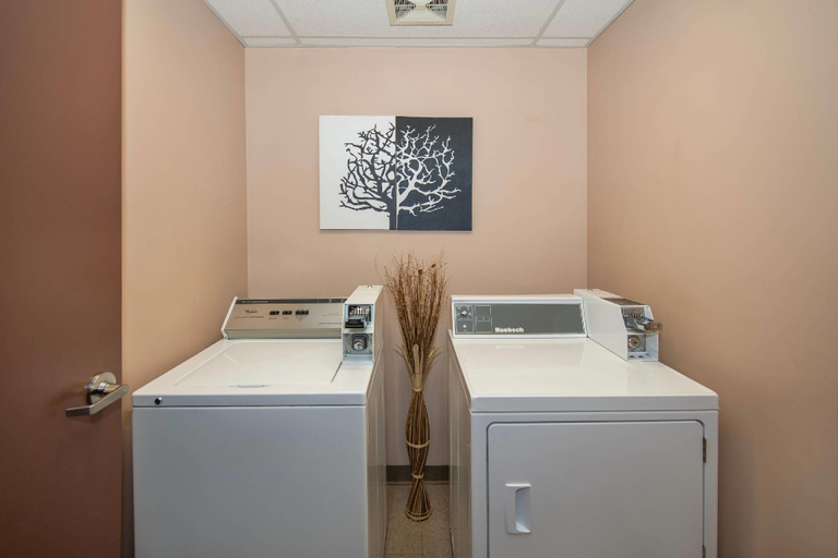 Bathroom 4, Quality Inn & Suites Lethbridge, Division No. 2