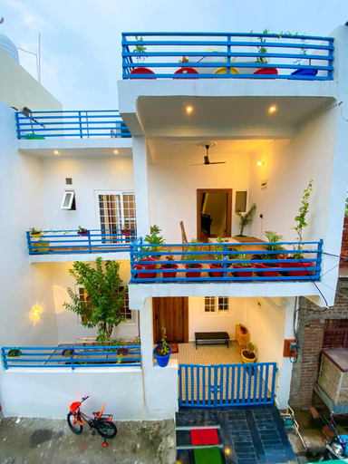 Exterior & Views