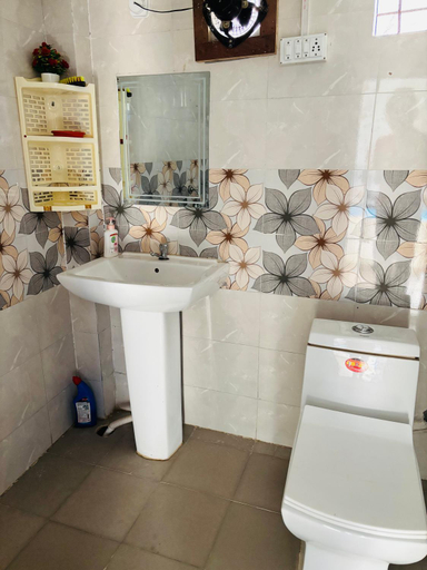 Bathroom 4, La Riviere Waterfront A Traditional Stay, Chamoli