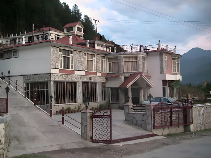 Exterior & Views