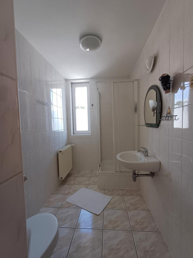 Bathroom 3, ORW Rzemieslnik, Kamień