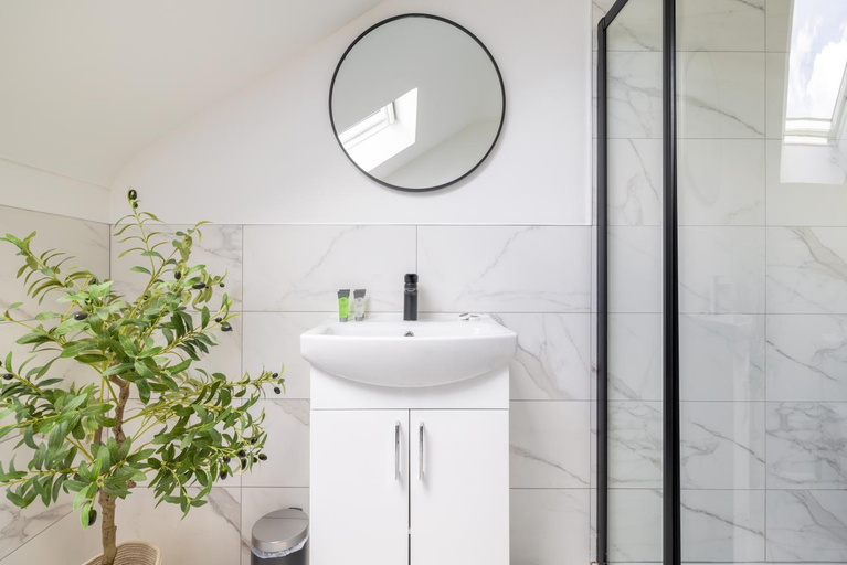 Bathroom 2, Bliss Stay Belfast The Mount, Belfast