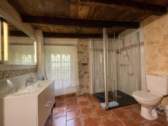 Bathroom 4, Chambres d'hotes Idiartekoborda, Pyrénées-Atlantiques