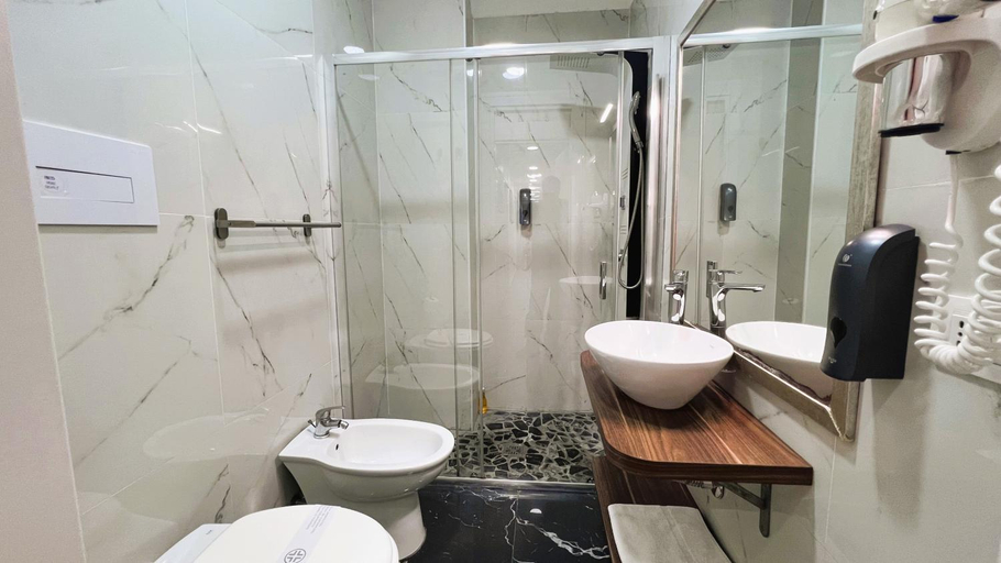 Bathroom 4, Le Sciantose Relais, Napoli