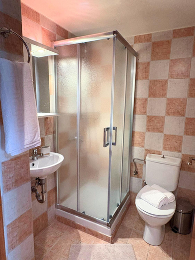 Bathroom 2, Oikies Luxury Apartments with private free parking area, Crete