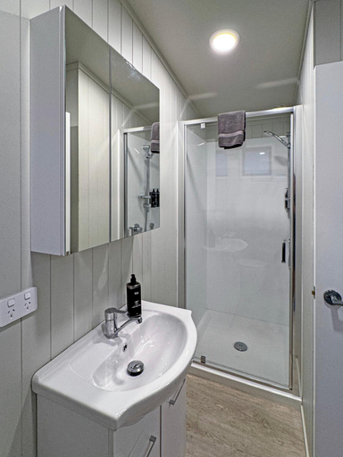 Bathroom 5, Shelly Beach TOP 10 Holiday Park Inn, Thames-Coromandel