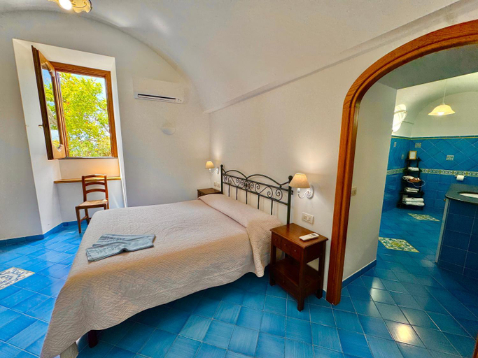 Bedroom 2, Villa Il Frantoio, Salerno