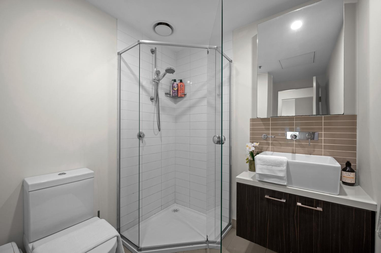 Bathroom 2, WOW Apartment on Sutherland, Melbourne