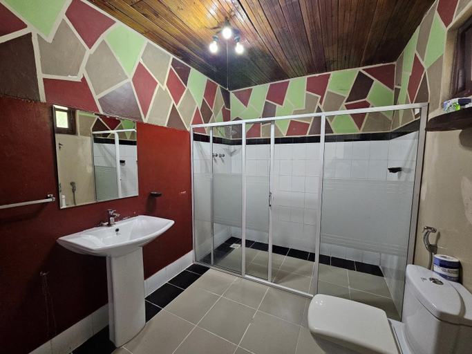 Bathroom 4, Safari Village Hotel, Embilipitiya