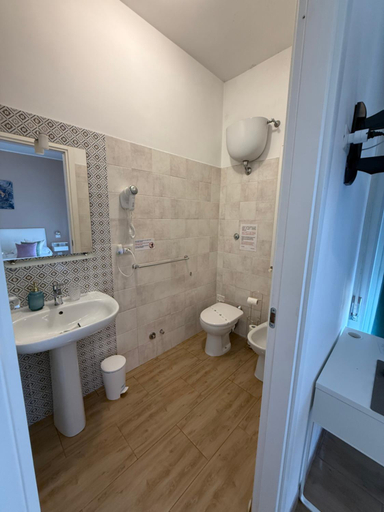 Bathroom, Juna's guest house, Rome