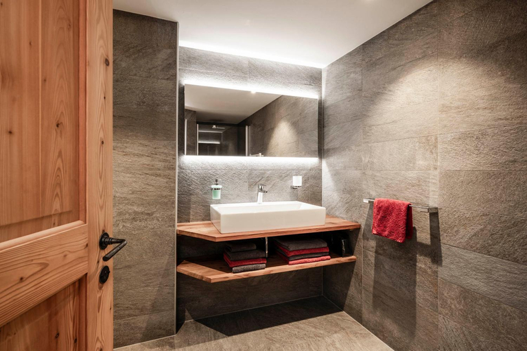 Bathroom 3, Lindemair, Bolzano