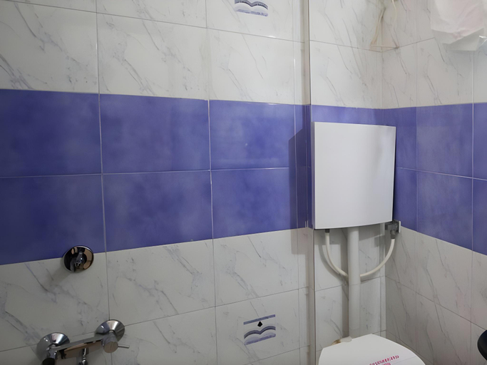 Bathroom 3, Skylon Hotel, Gandhinagar