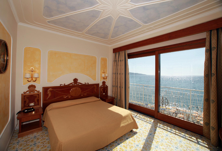 Bedroom 3, Alimuri Bay Resort, Napoli