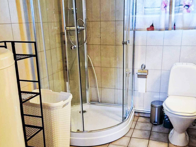 Bathroom 2, person holiday home in Bostad-By Traum, Vestvågøy