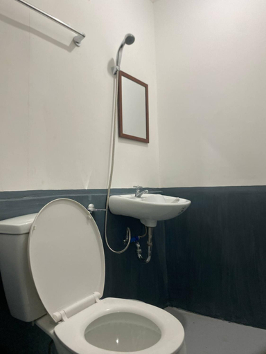Bathroom, MV Tourist Inn, Puerto Princesa City