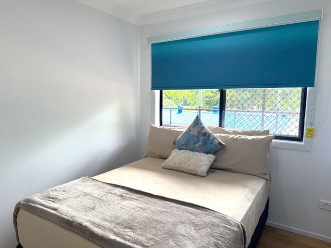 Bedroom 2, Karumba Point Sunset Caravan Park, Carpentaria