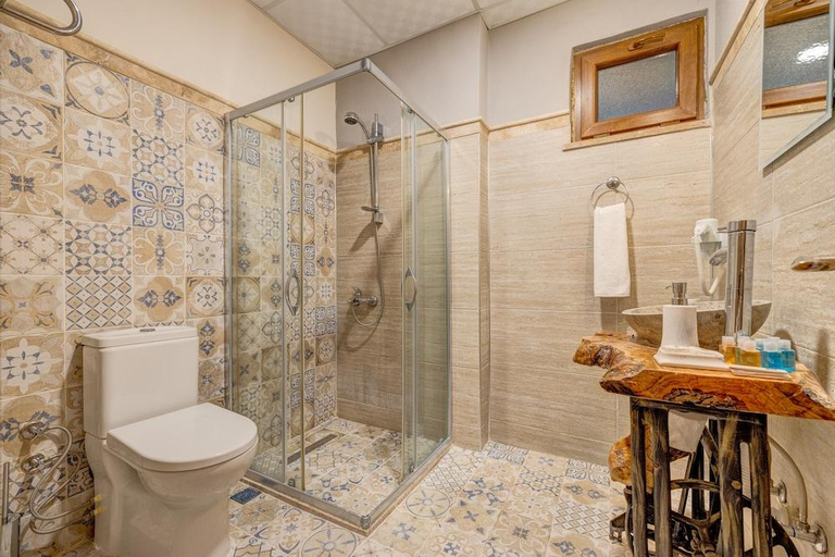 Bathroom 5, Laz Koyu Konukevi, Gökçeada