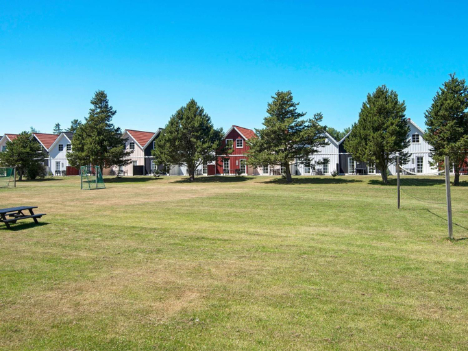 Others 4, 6 Person Holiday Home on a Holiday Park in Blavand, Varde