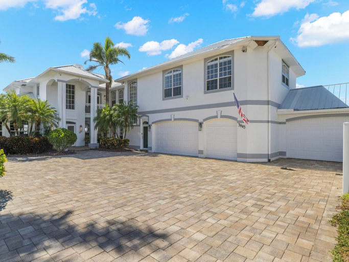Exterior & Views 1, Dolce Vita Villa by Distinctive Beach Rentals, Lee