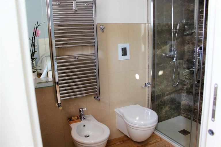 Bathroom, B&B Palazzo Rochira, Taranto