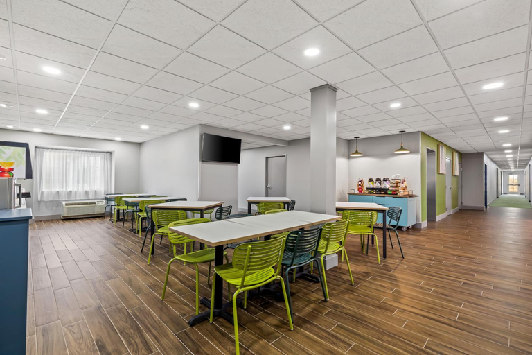 Food & Drinks 3, Spark by Hilton Wilkes-Barre, Luzerne