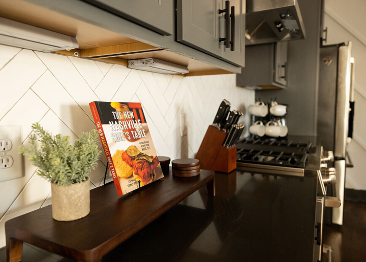 Others 5, Broadway Getaway-rooftop Patio-mins to The Gulch, Davidson