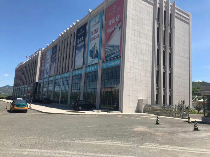 Exterior & Views