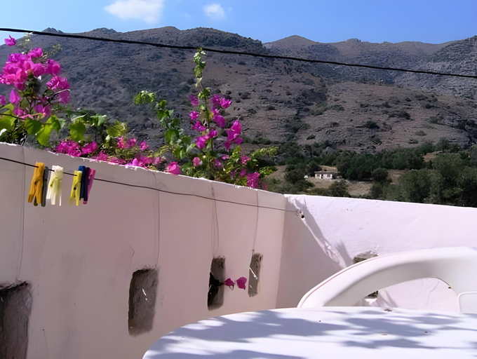 Others 5, Nikos Place, Crete