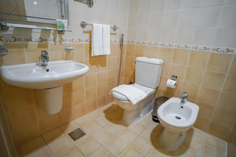 Bathroom 4, Emaar Al Noor, Makkah