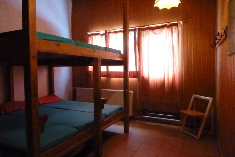 Others 5, Albergue "El Aguila", Huesca