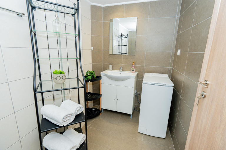 Bathroom 2, George's House in City center, Crete