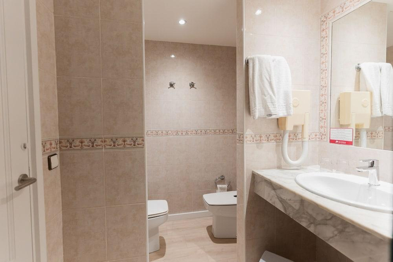 Bathroom 5, Minura Cala Galdana & Apartamentos d'Aljandar, Baleares