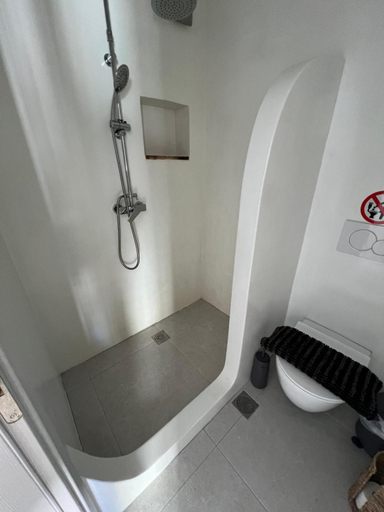 Bathroom 3, Mazi stin Io, South Aegean