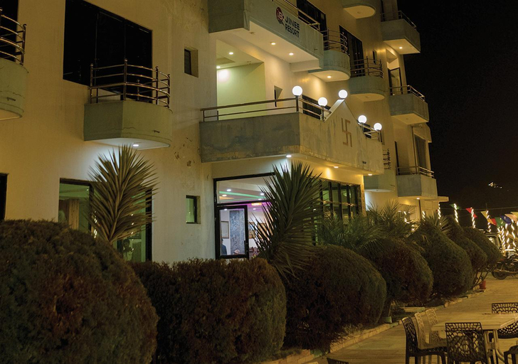 Exterior & Views