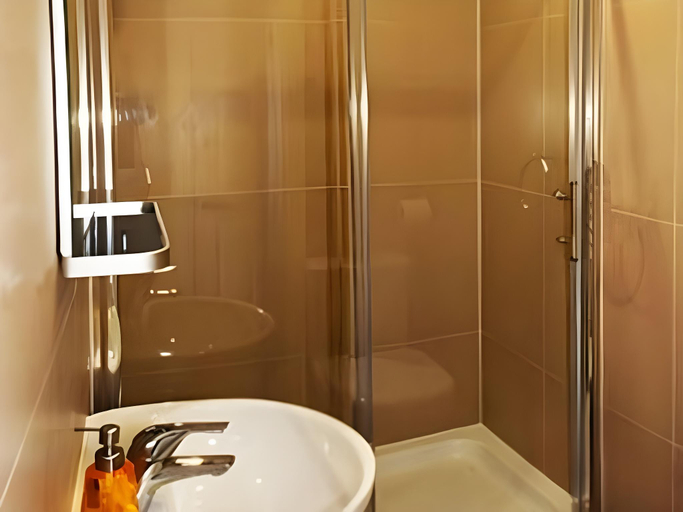 Bathroom 3, Clapham Guesthouse, London